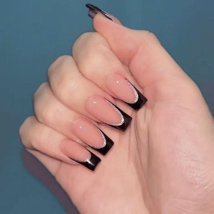 unha em gel preta brilho intenso bailarina