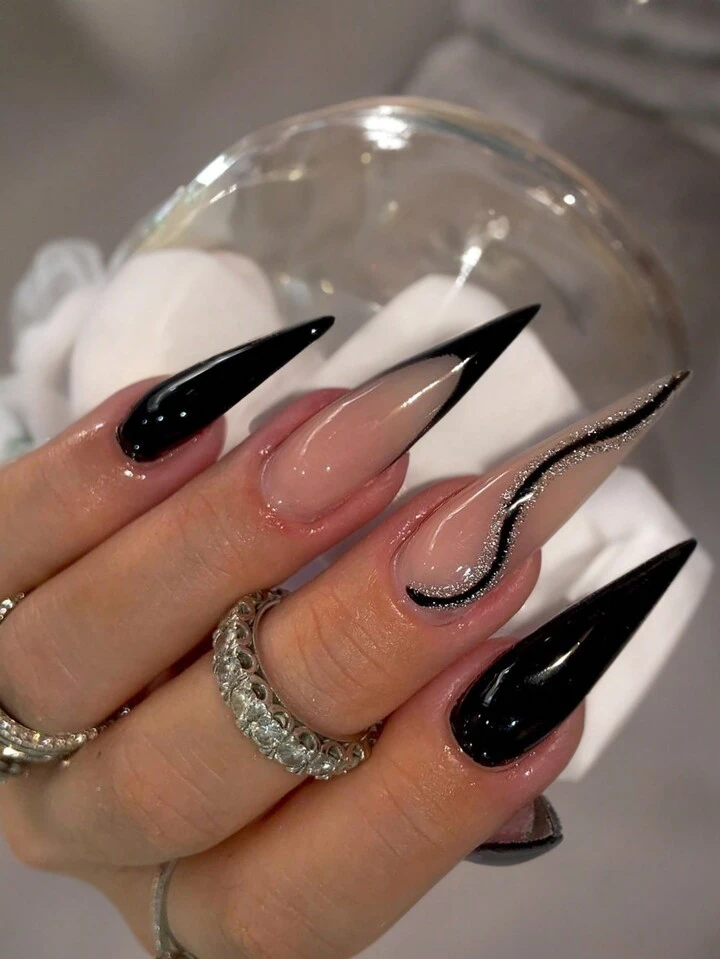 erros comuns ao fazer unhas stiletto pretas