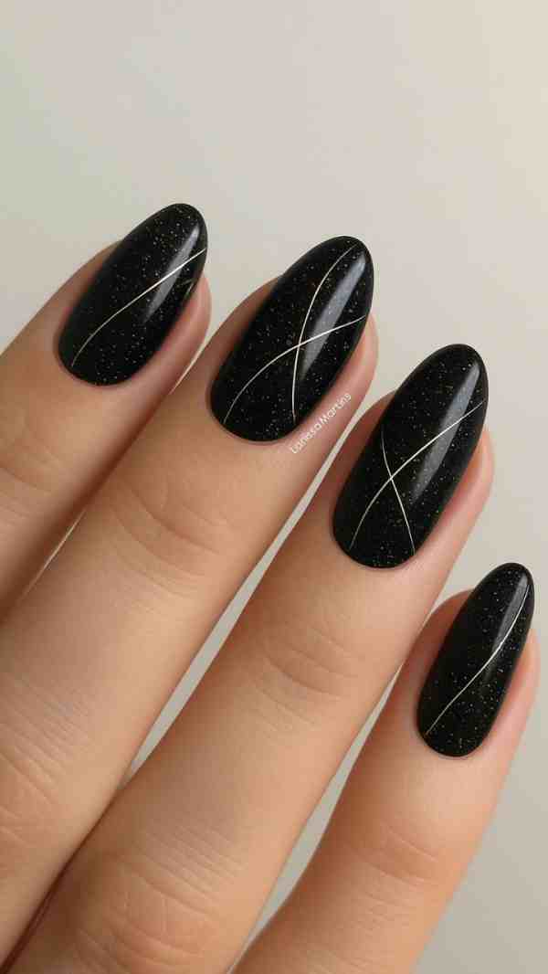 unha em gel stiletto preta