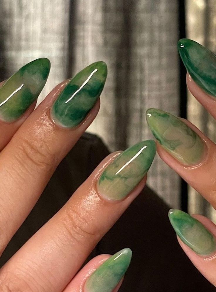 unha em gel verde moderna