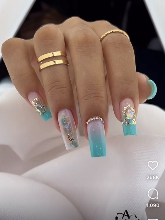 unha em gel verde com glitter