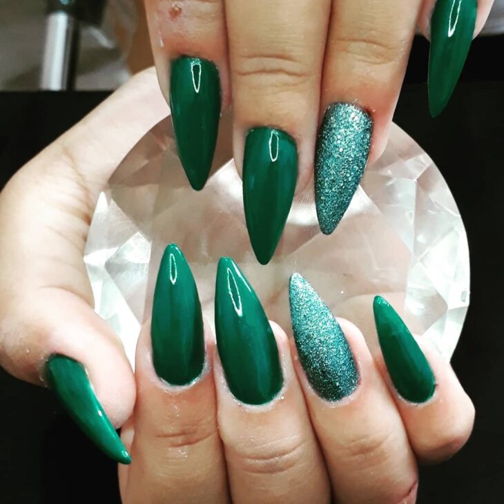 unha em gel verde menta