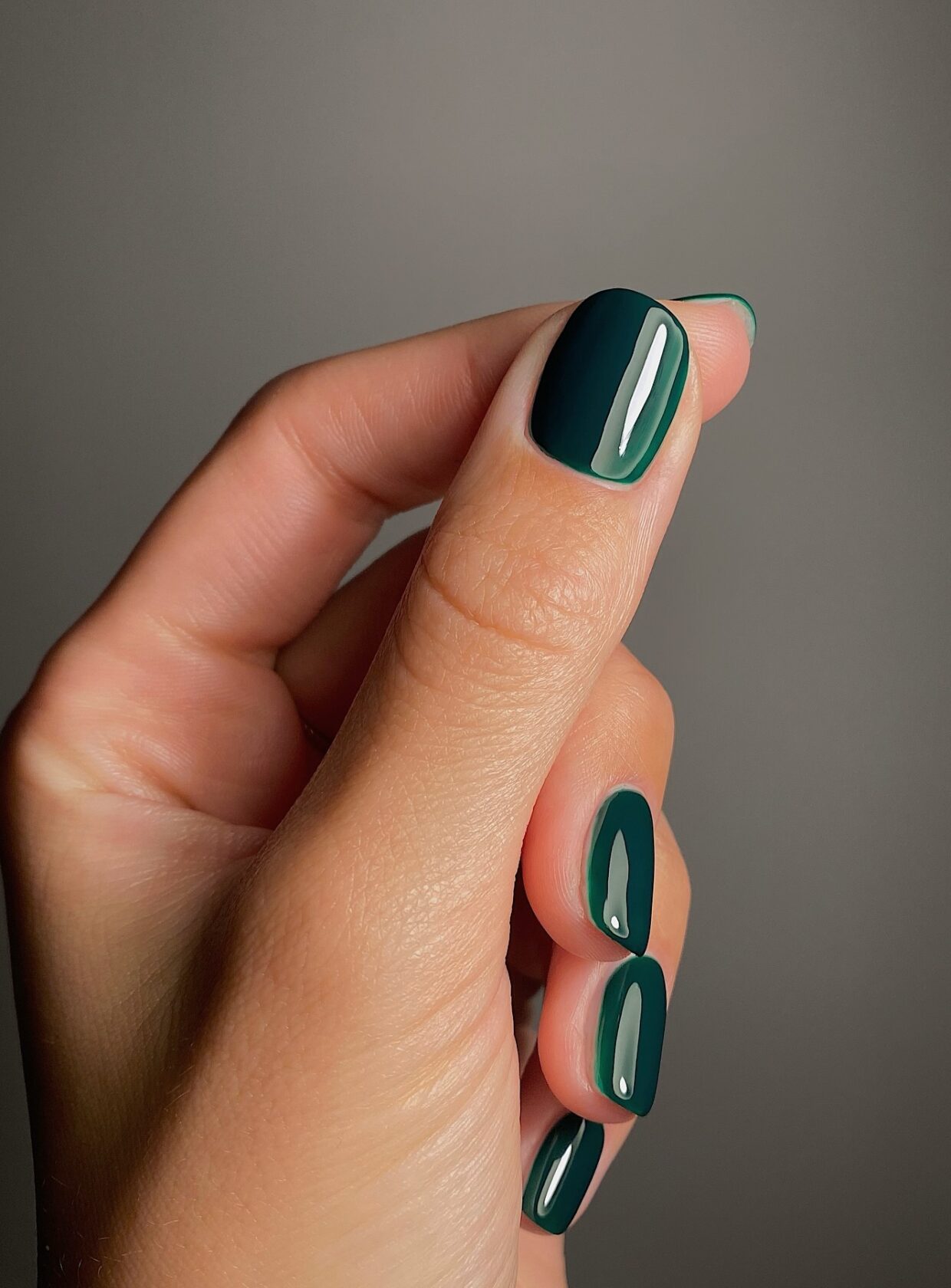 unha em gel verde amendoada