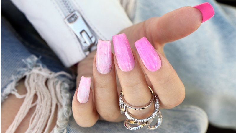 unha em rosa