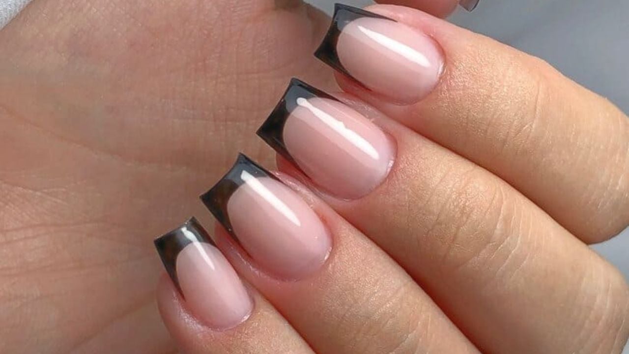 inspiração unha francesinha preta decorada