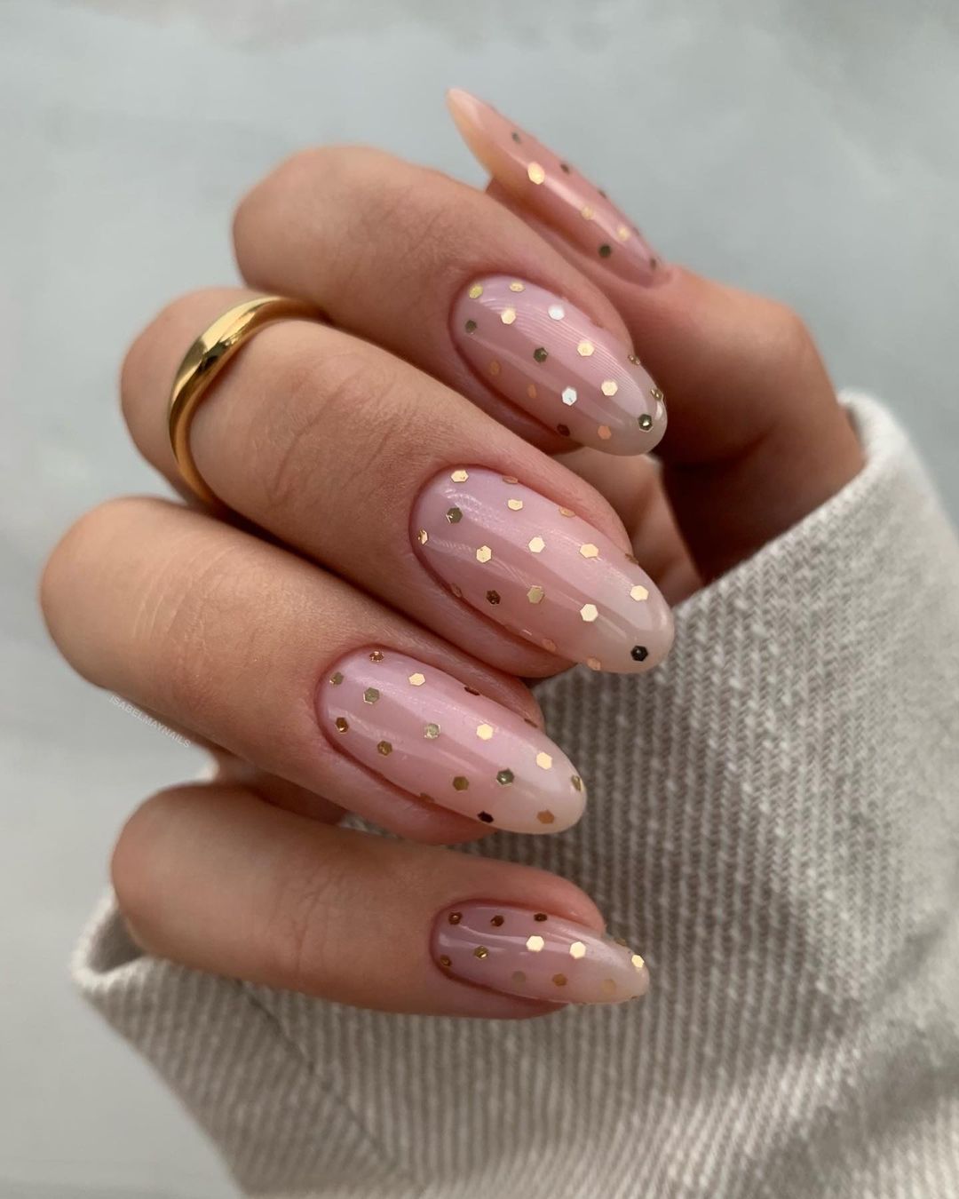 Nail Art Minimalista: 5 Ideias para Convidadas de Casamento