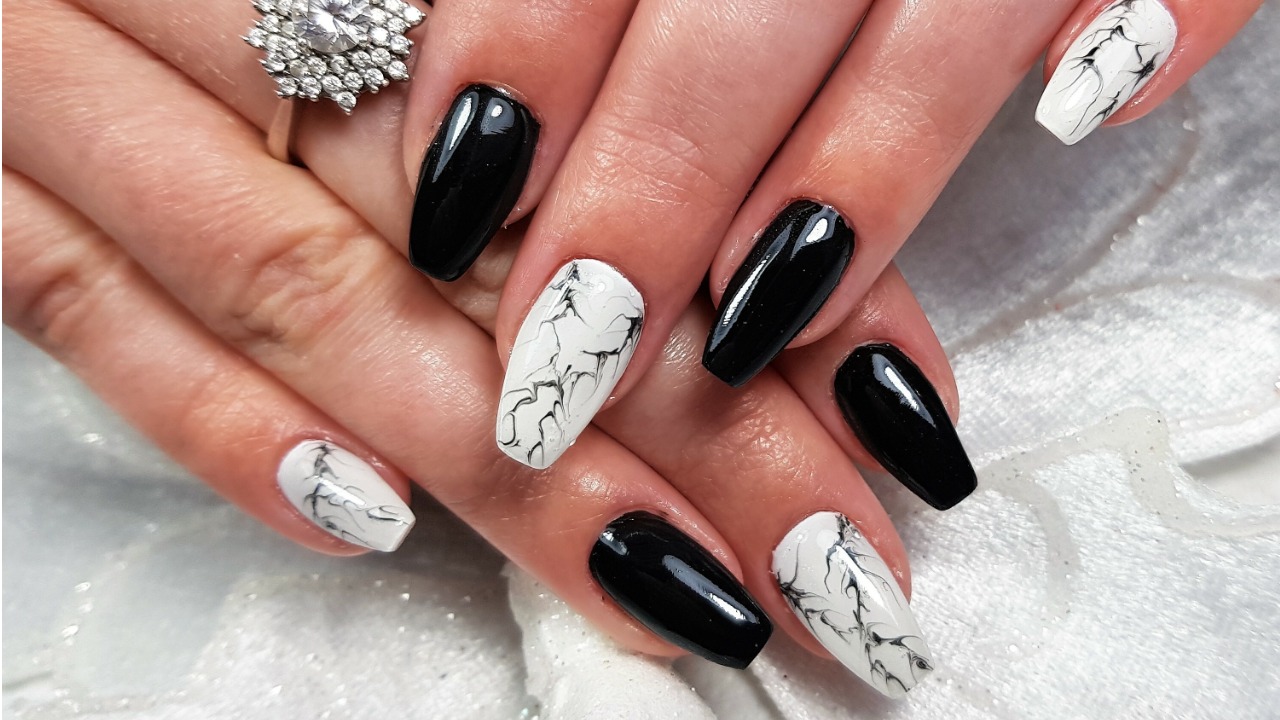 quanto custa fazer unhas decoradas preto e branco