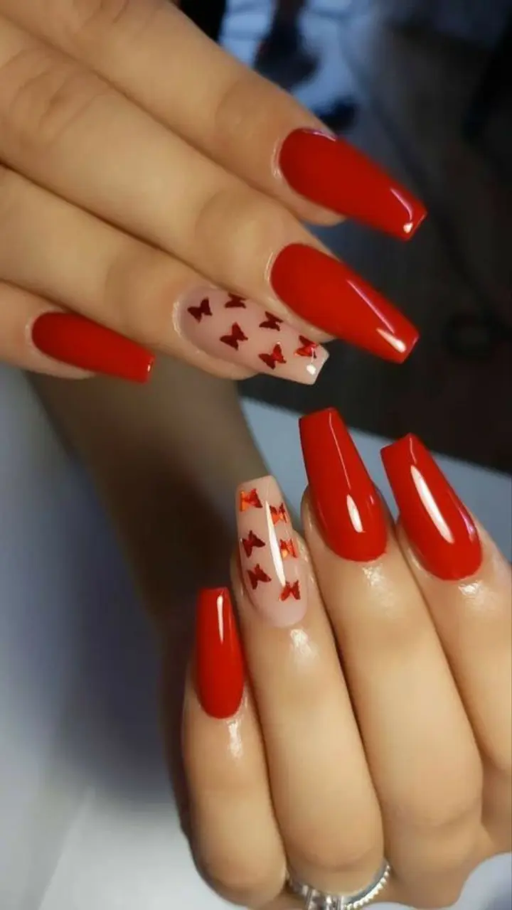 unha vermelha com glitter em gel