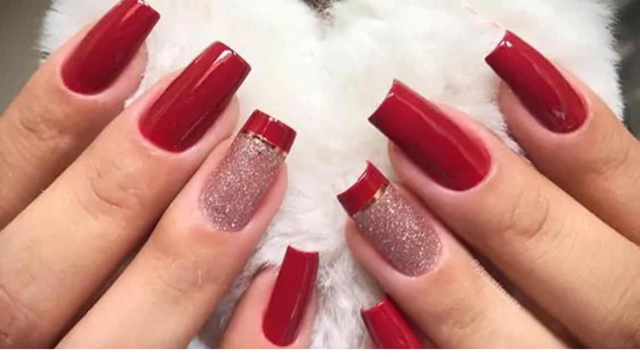unha vermelha com glitter para festas