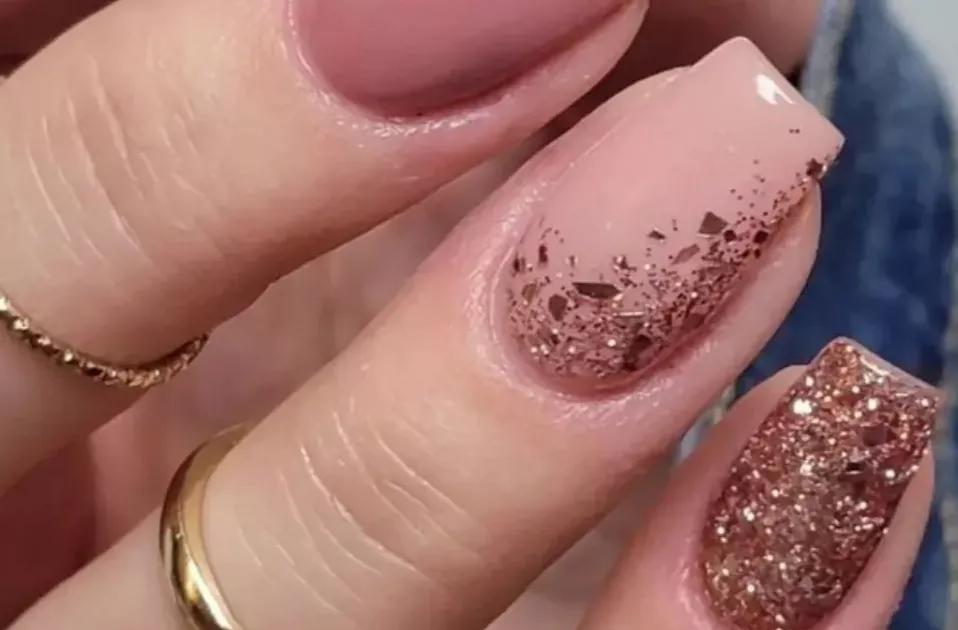 Unhas bege degradê