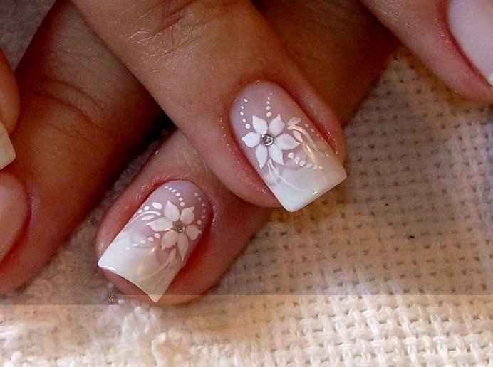 Unhas brancas decoradas baby boomer