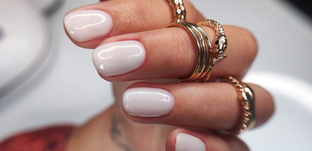 esmalte nude versus branco qual o melhor para unhas delicadas