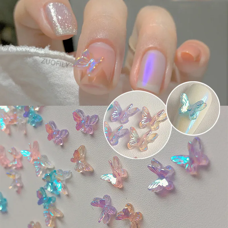 unhas roxas com borboleta e glitter