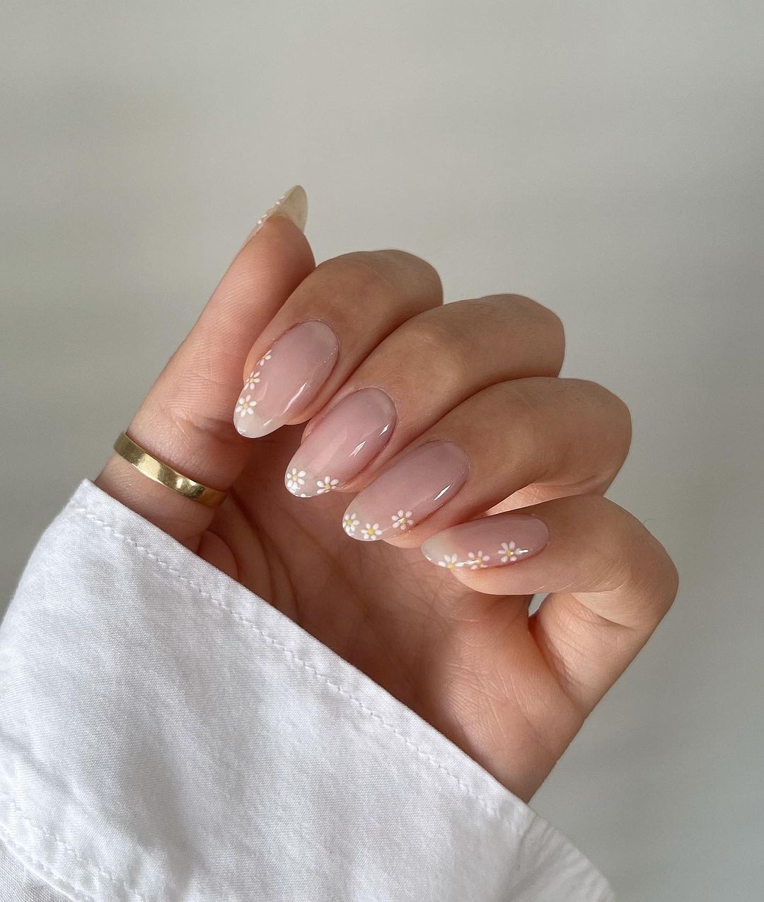 Unhas de gel amendoado (almond)