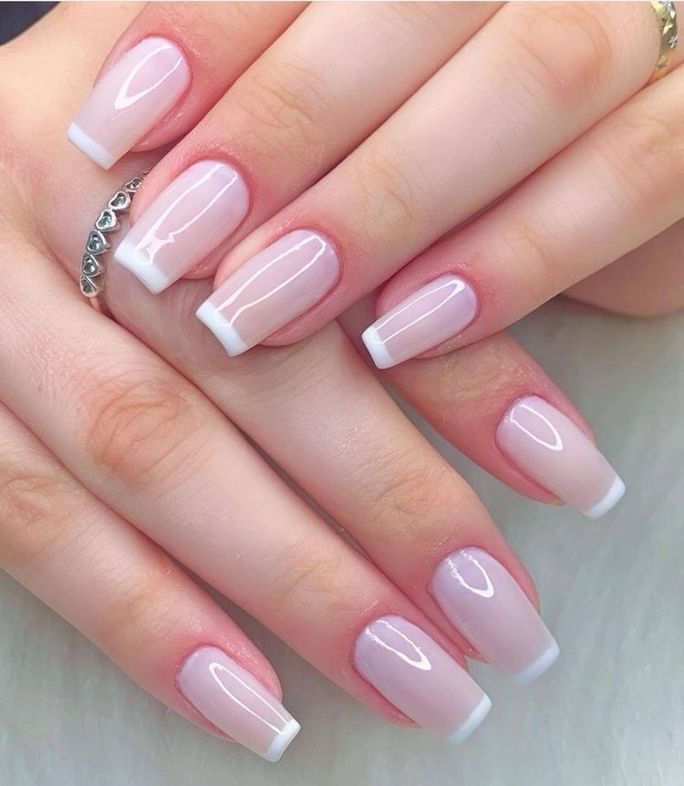 inspiração unhas de gel simples e elegantes para casamento