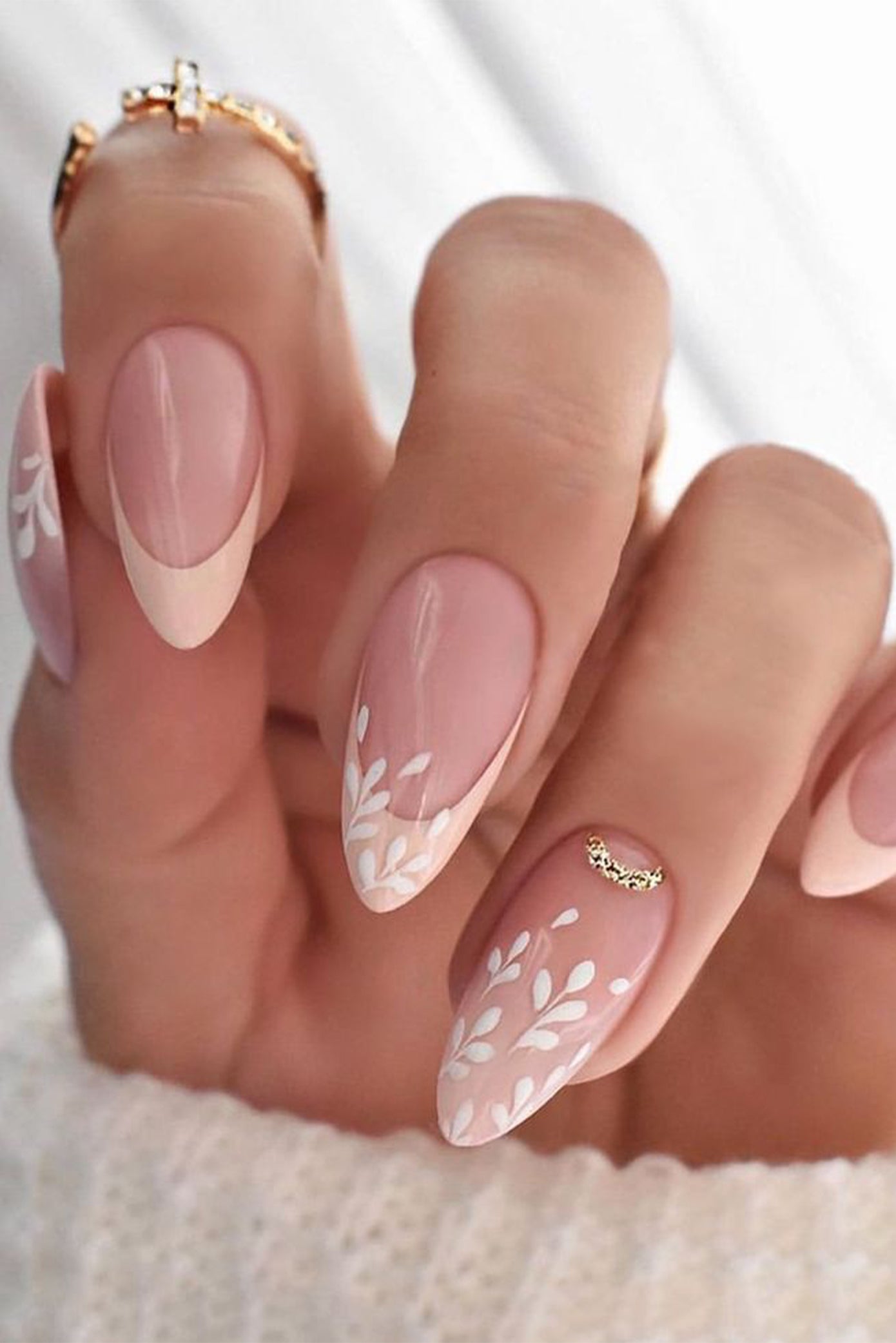 unhas de noiva delicada