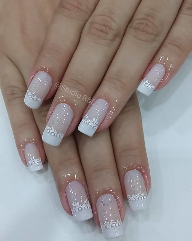 unhas de noiva delicada