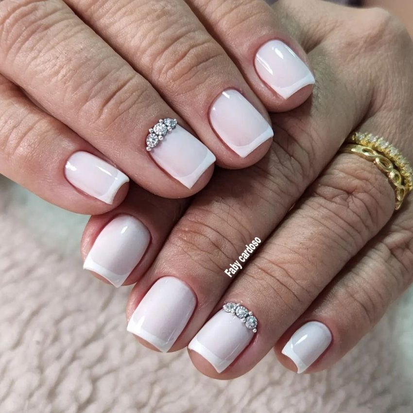 unhas brancas vs unhas nude qual escolher