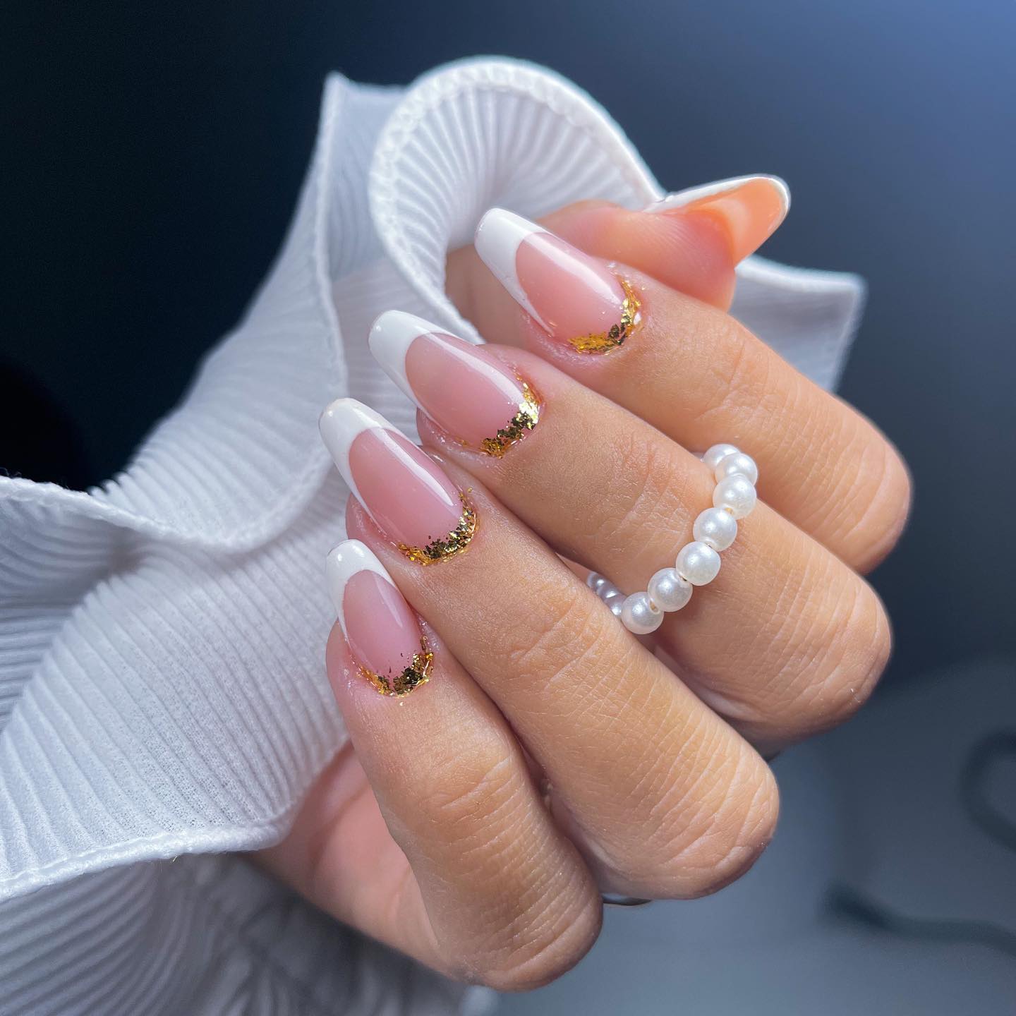 unhas decoradas branco com flores