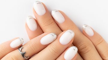 unhas decoradas branco com renda