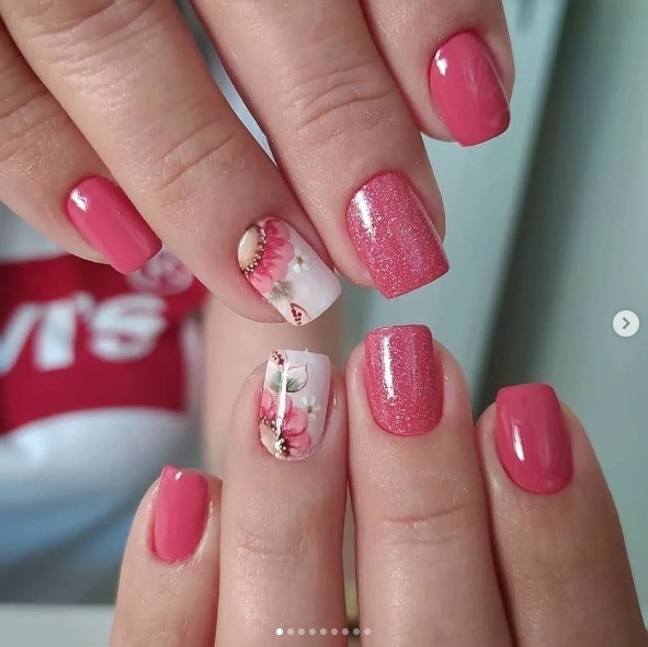 unhas delicadas com pedrarias