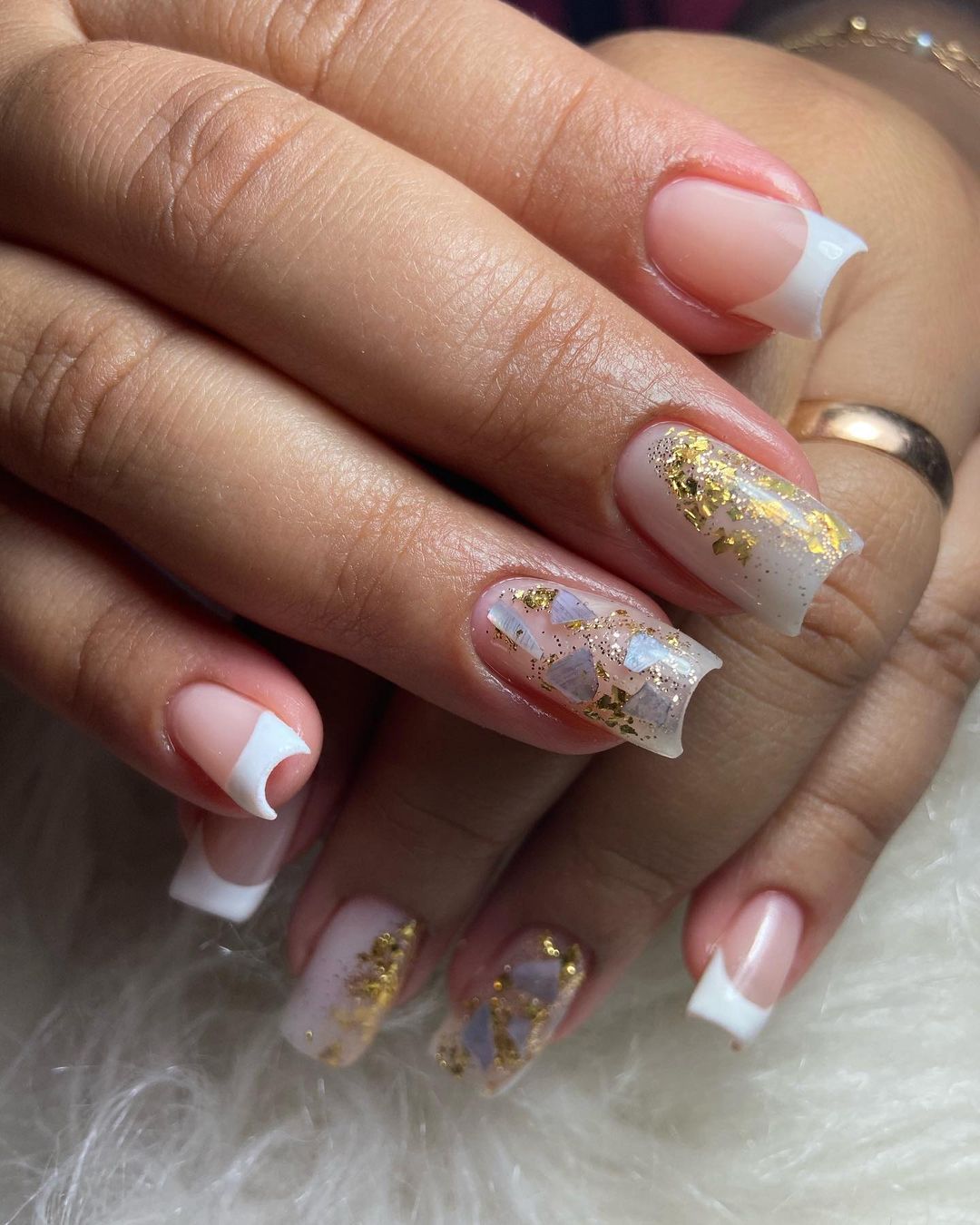 unhas delicadas com flores
