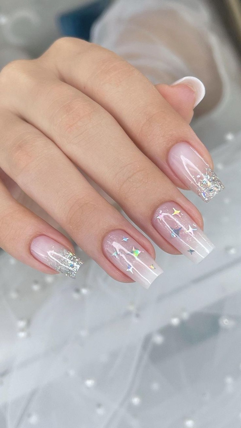 unhas delicadas tons pastel