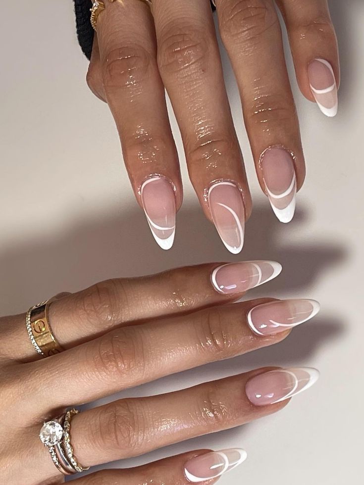 unhas brancas delicadas
