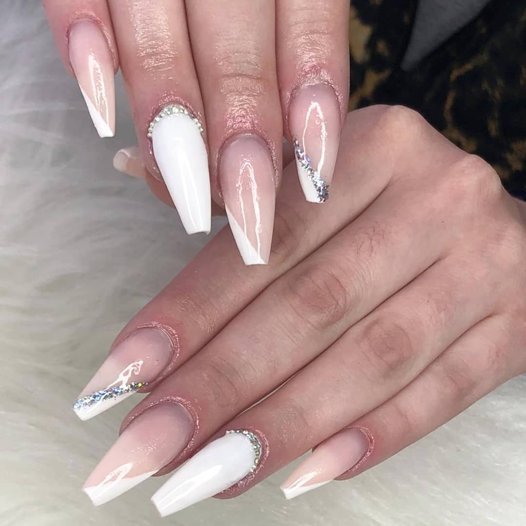 nail art branca