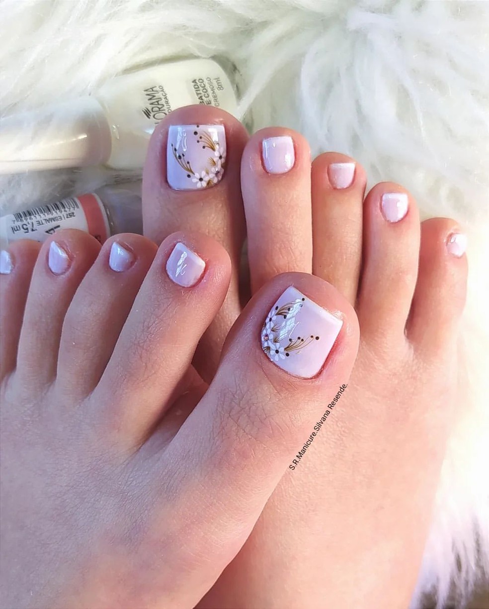 Unhas do Pé com Efeito Metalizado e 3D: Inove no Seu Visual