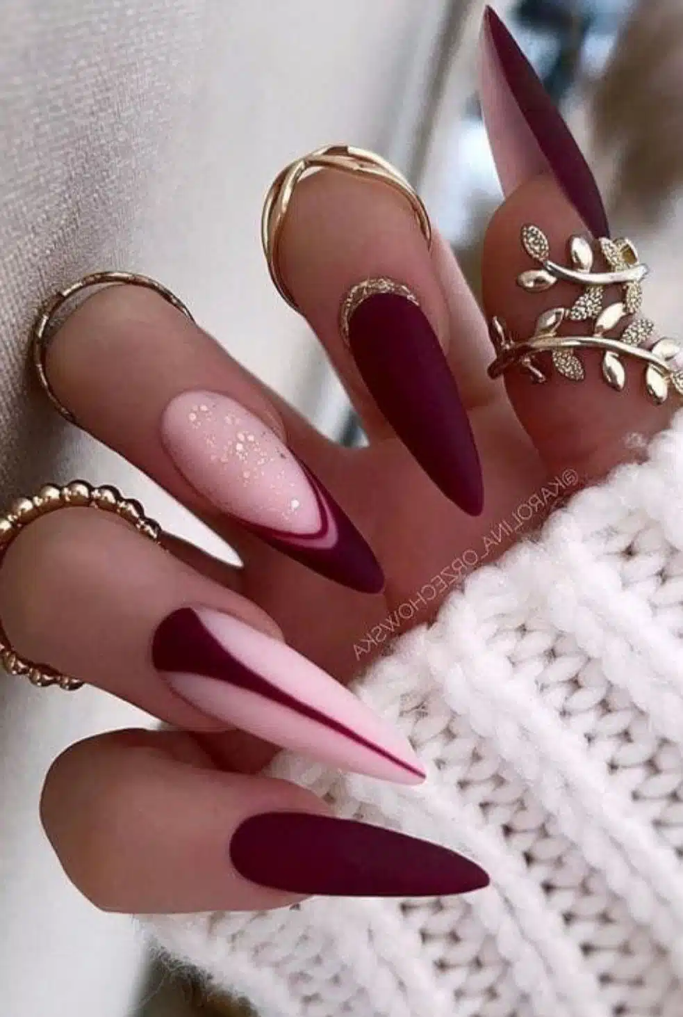 unhas stiletto longas