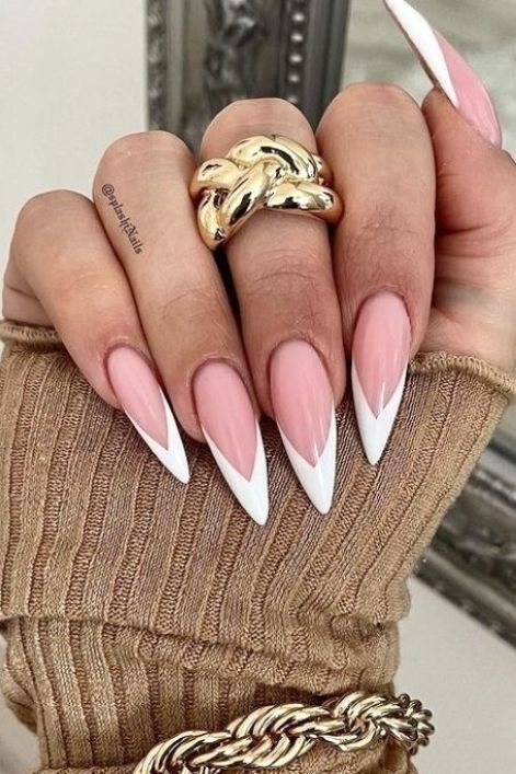 unhas stiletto cromadas