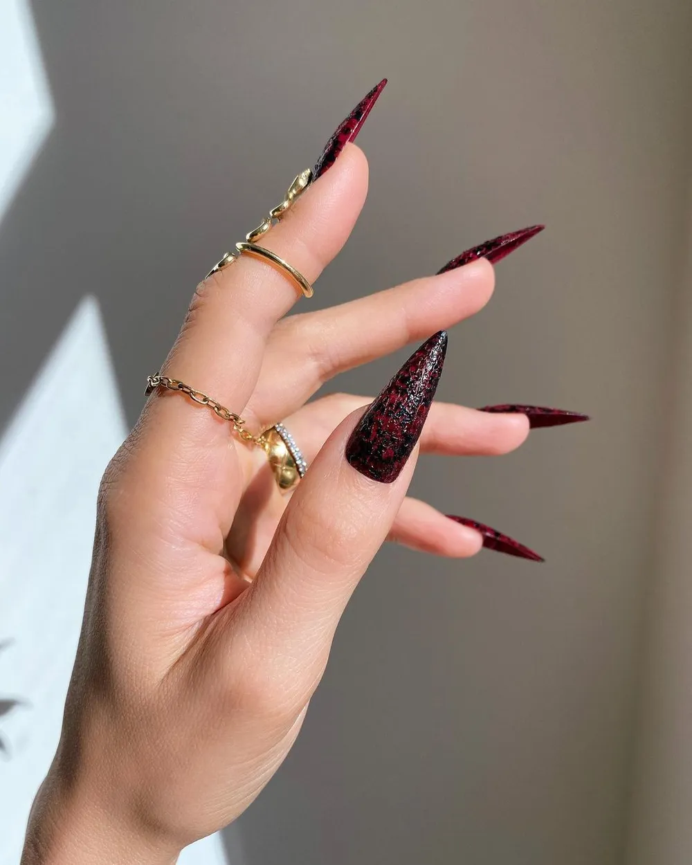 unhas stiletto ombré