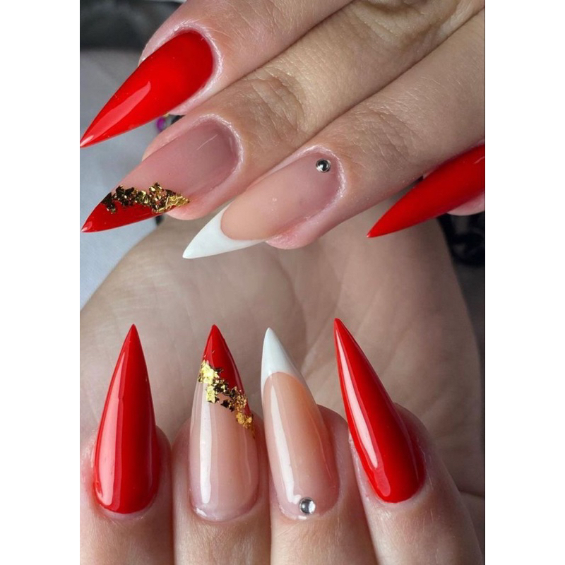 unhas stiletto baby boomer