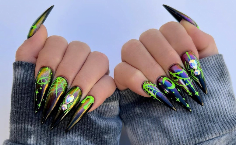 unhas stiletto marmorizadas