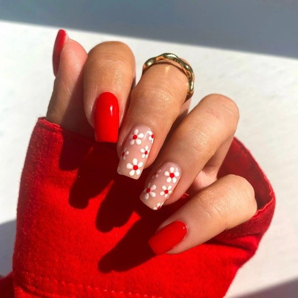 como fazer unhas decoradas vermelhas delicadas com strass