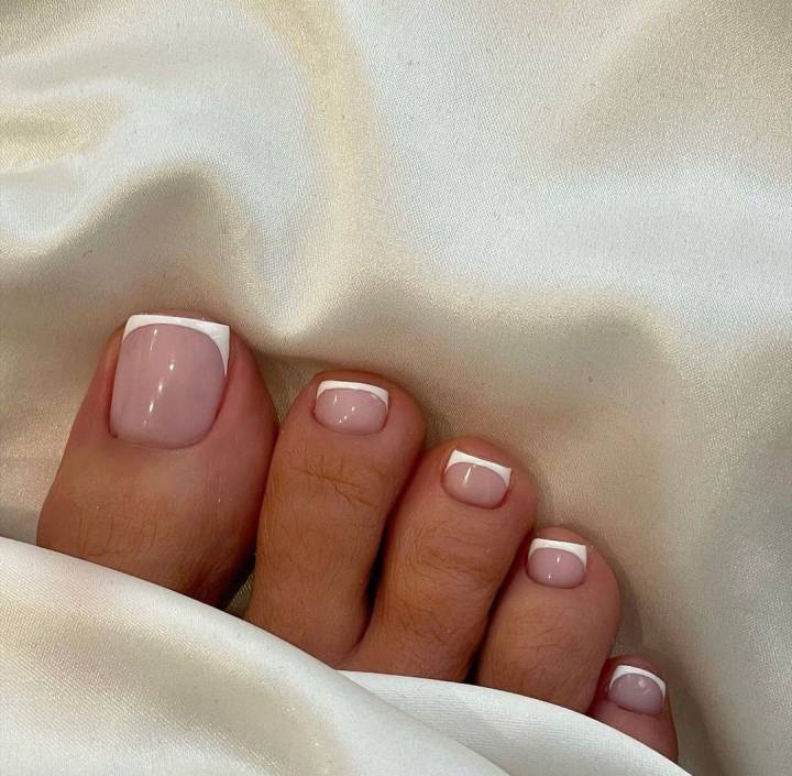 Unhas dos pés decoradas com glitter: ideias brilhantes