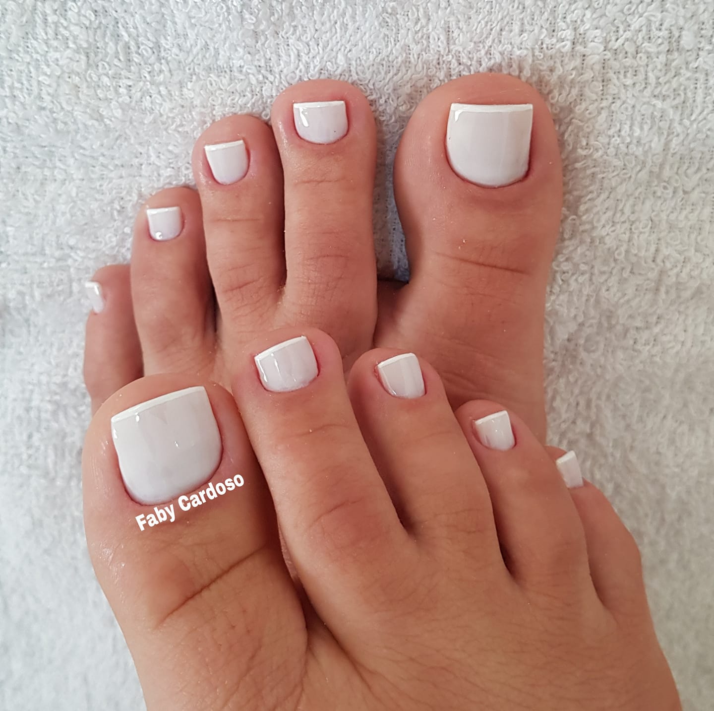 Os melhores esmaltes brancos para unhas dos pés