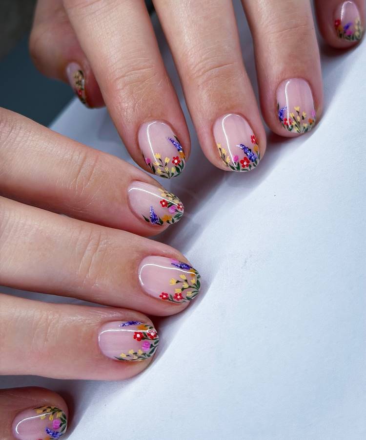 unhas em gel delicadas