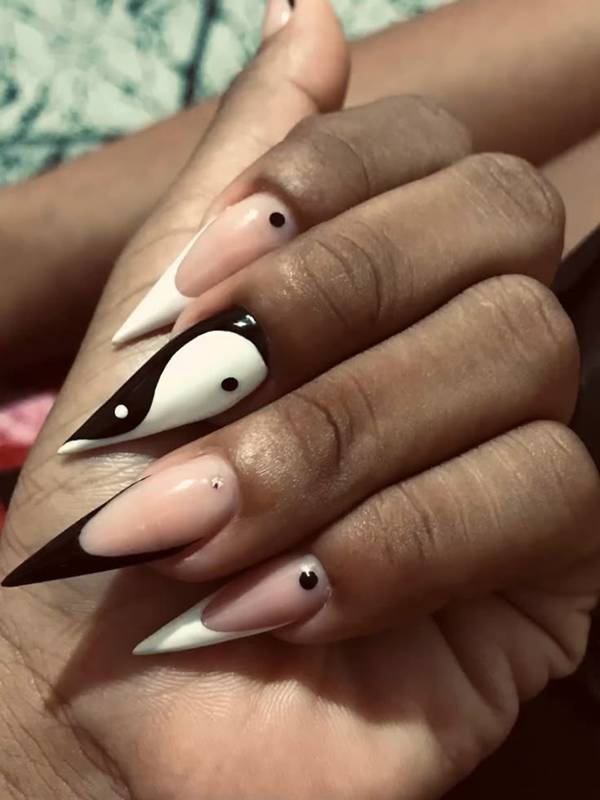 unhas em gel amendoado vs. unhas em gel bailarina