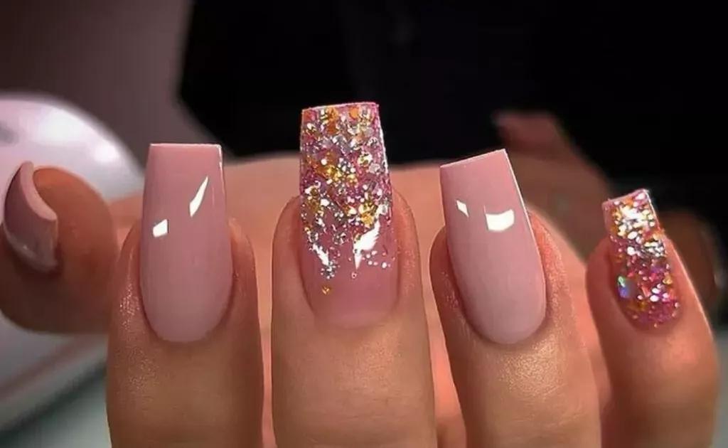 unhas encapsuladas delicadas vs unhas encapsuladas com glitter