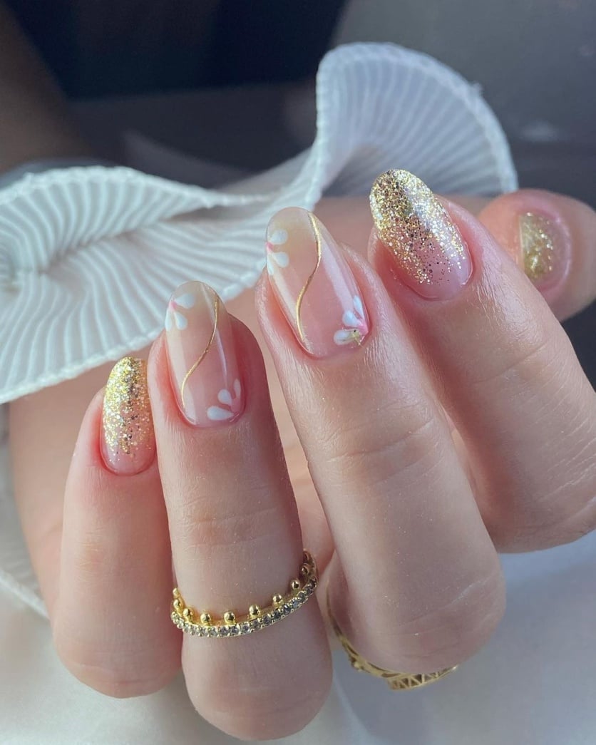 unhas encapsuladas delicadas vs unhas encapsuladas com glitter