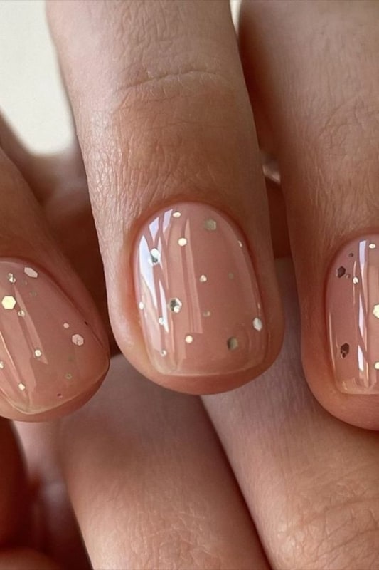 unhas naturais curtas