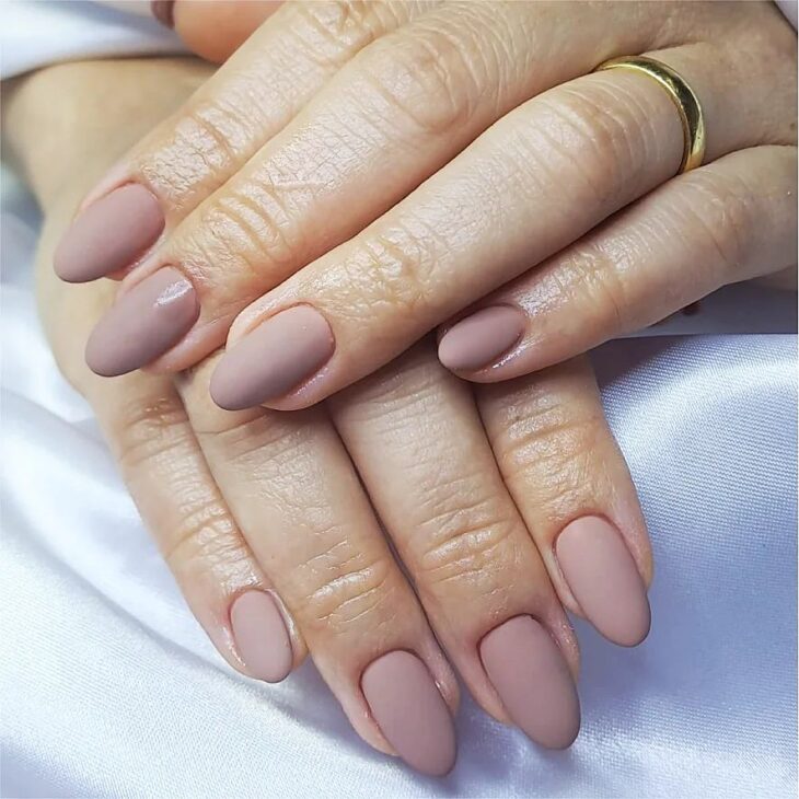 inspiração unhas nude para casamento