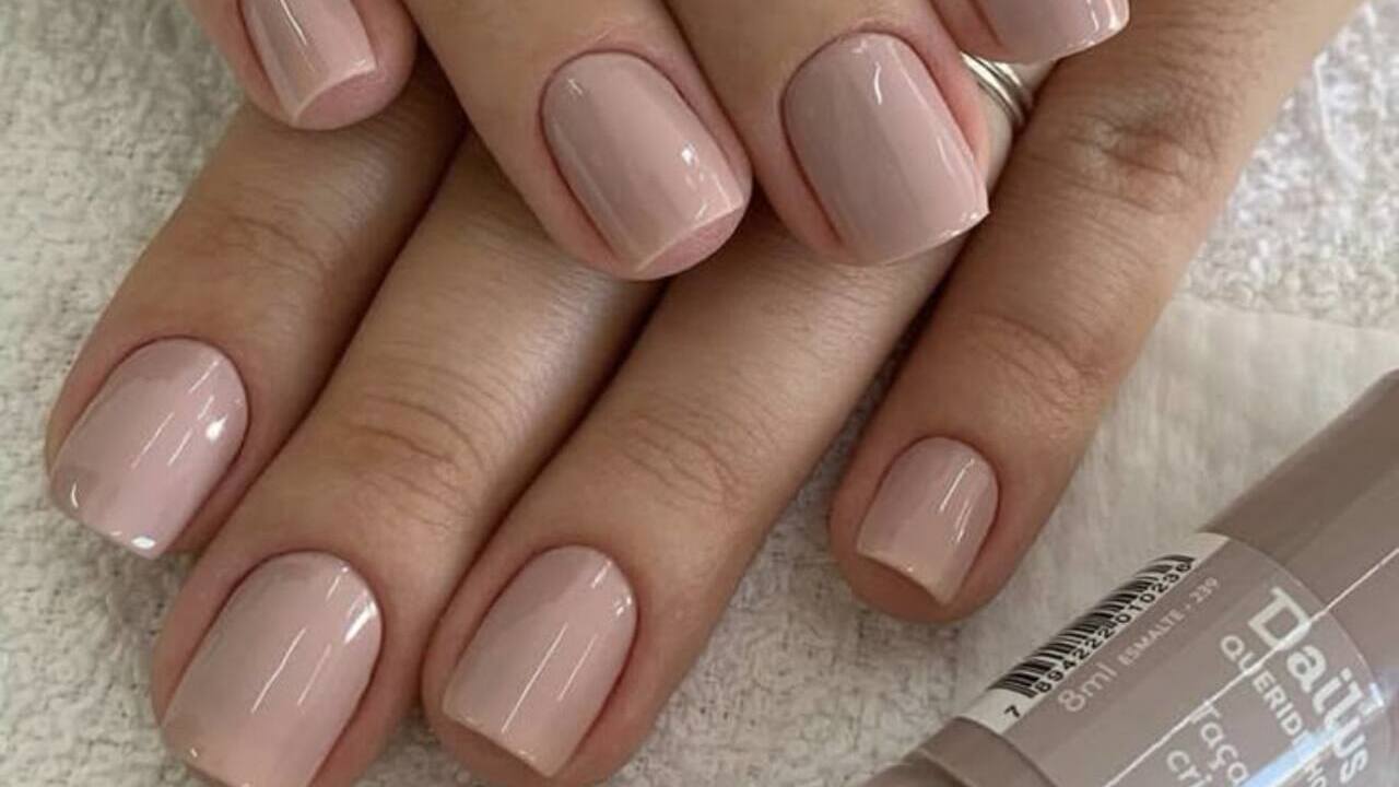 Unhas nude elegantes