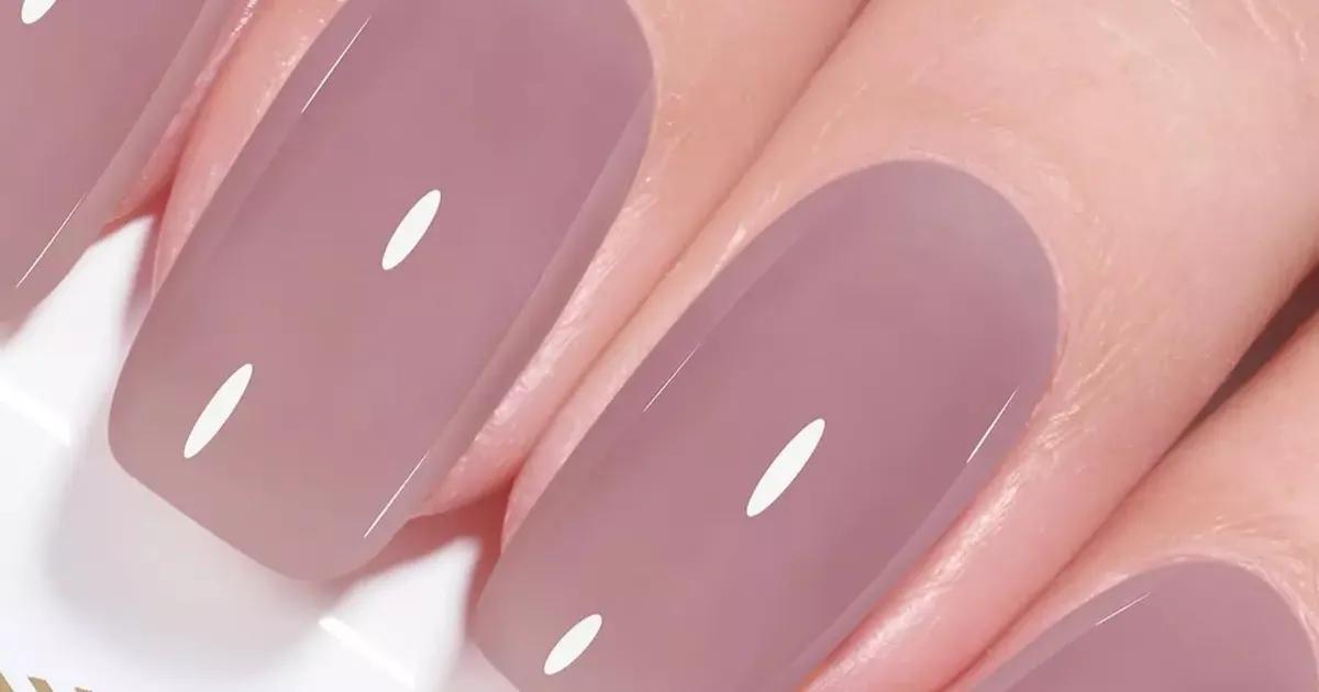 Unhas nude francesinha colorida