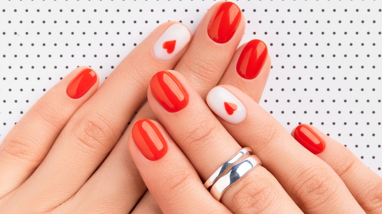 unhas coloridas para escola