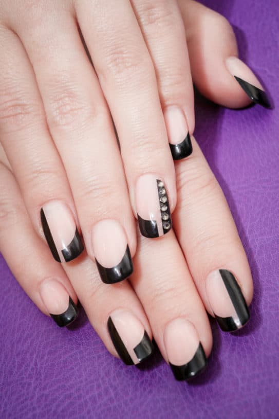 unhas pretas decoradas vs unhas vermelhas decoradas