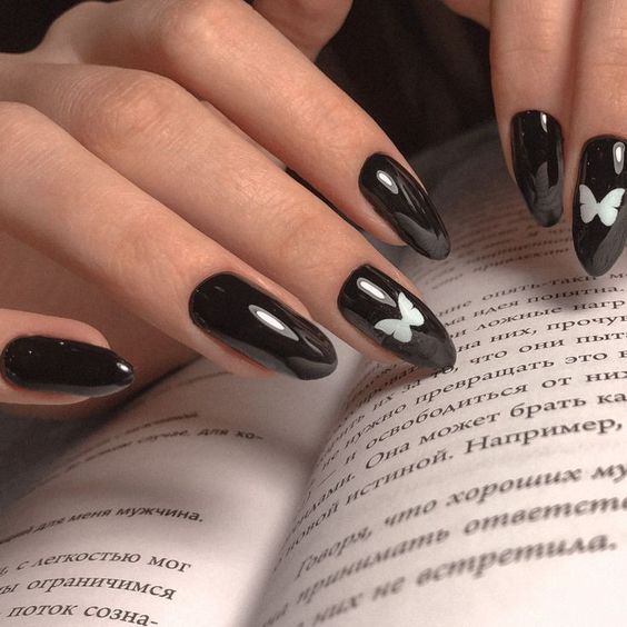 erros ao fazer unhas pretas decoradas