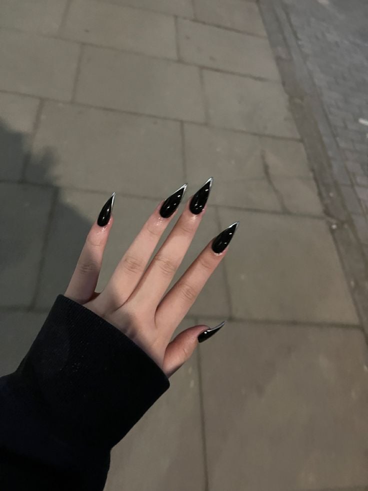 unhas pretas decoradas vs unhas vermelhas decoradas